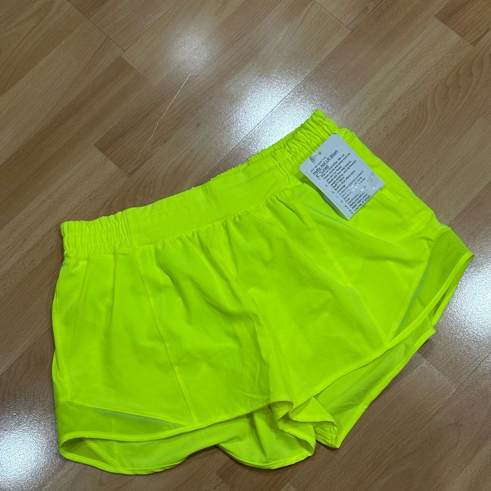 Brand New Lululemon Hotty Hot LR Short 4”